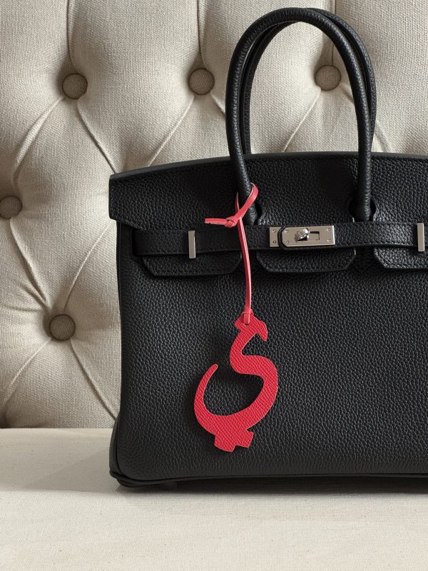 Letter (ي) charm